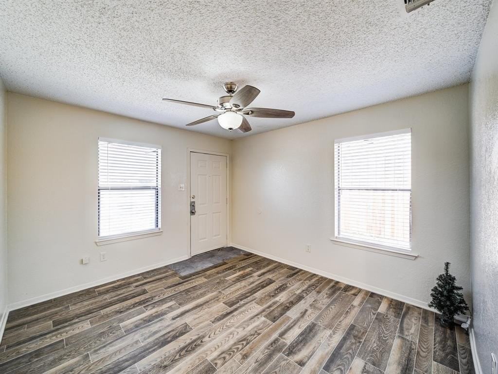 209 S Beverly St #D - Photo 4 of 22