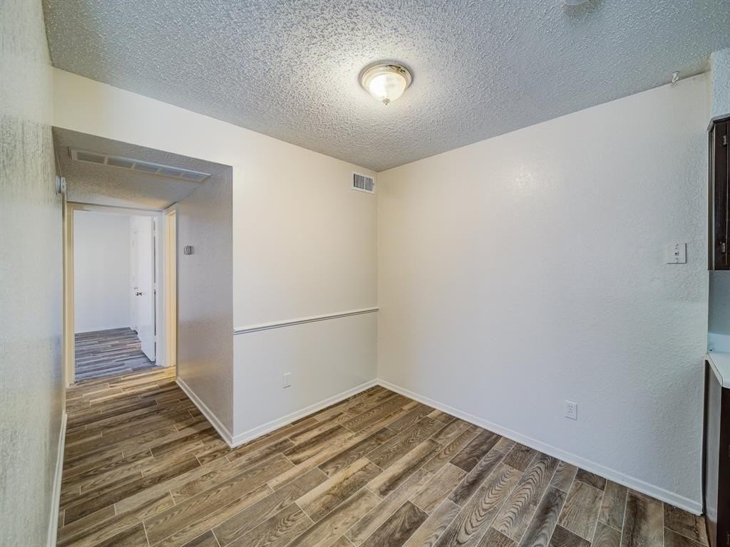 209 S Beverly St #D - Photo 5 of 22