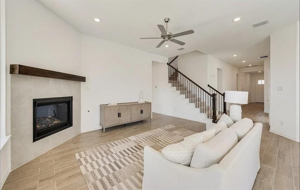 1112 Water Canna Dr - Photo 2 of 15