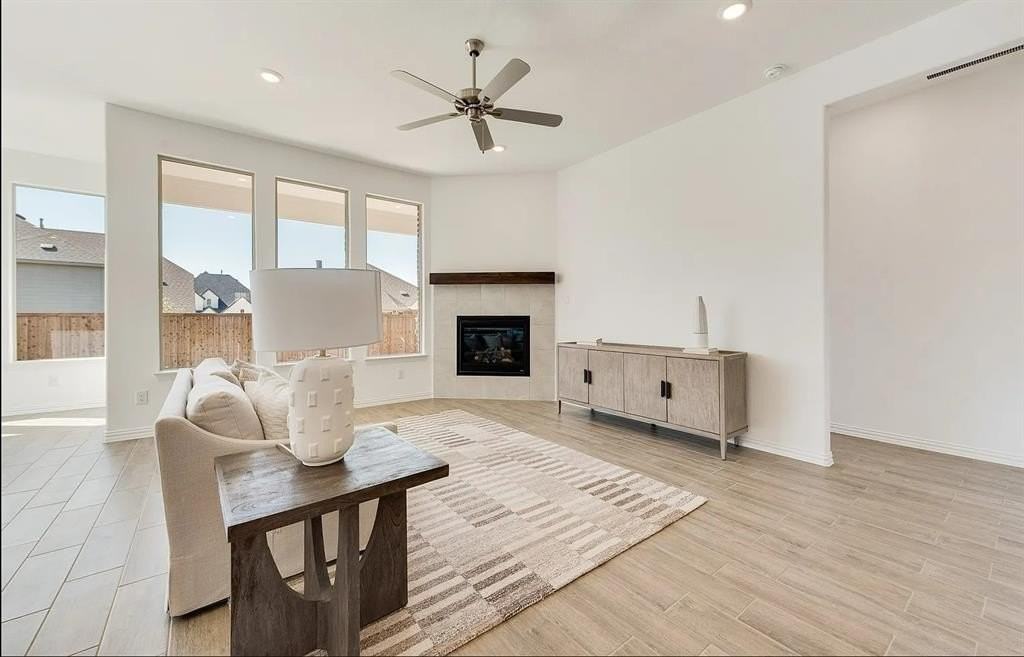 1112 Water Canna Dr - Photo 3 of 15