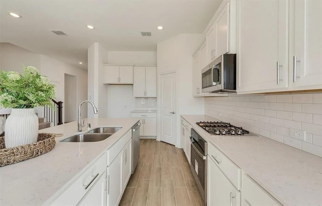 1112 Water Canna Dr - Photo 5 of 15