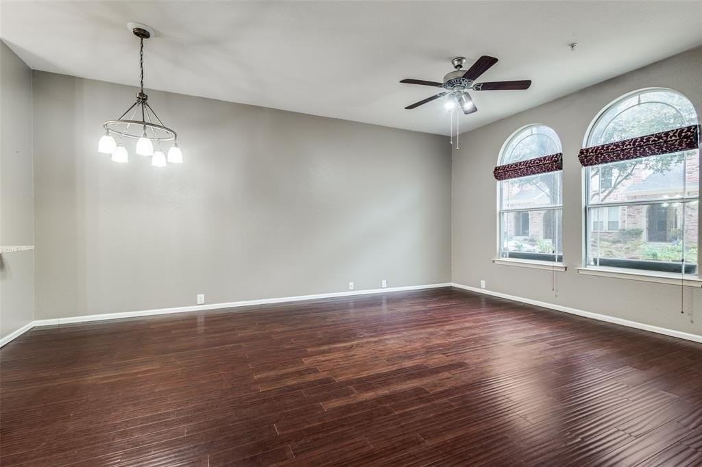 516 Legends Dr - Photo 3 of 18