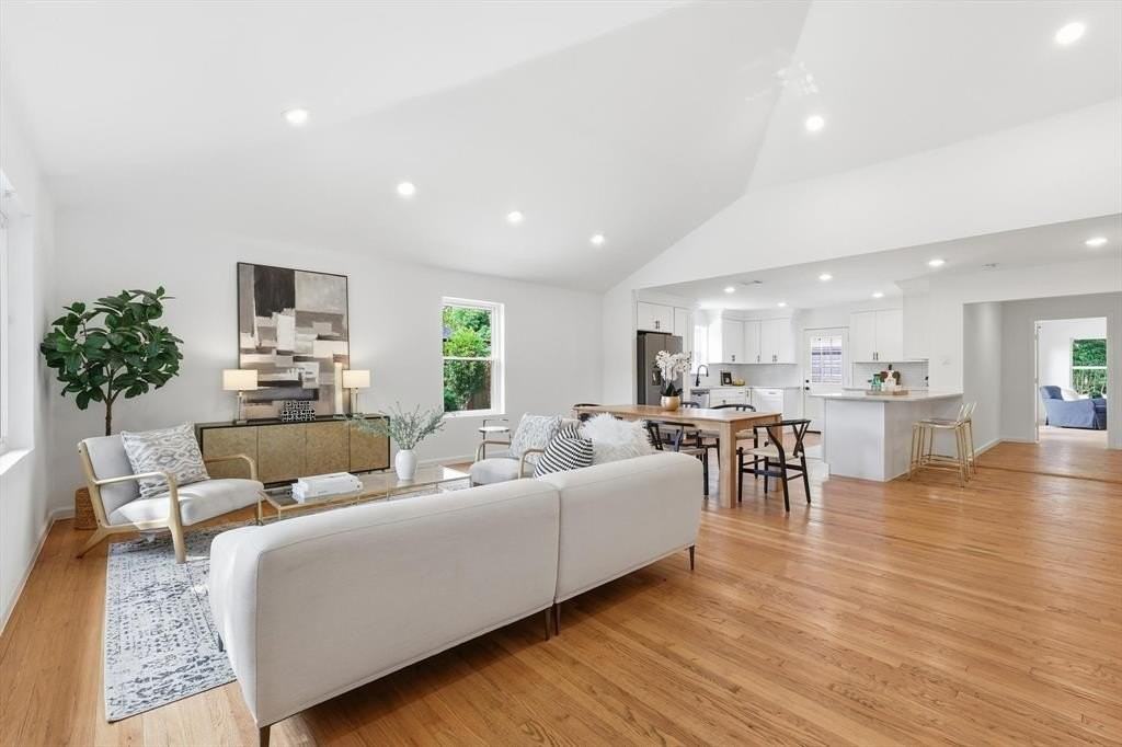 6811 Patrick Dr - Photo 5 of 40