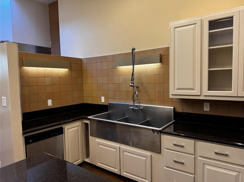 104 S Beaton St #C - Photo 4 of 17