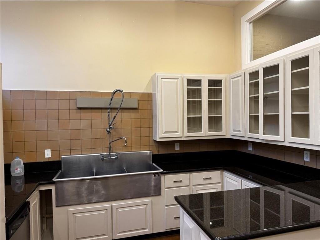 104 S Beaton St #C - Photo 5 of 17