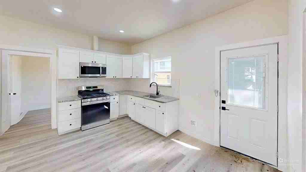 2502 Rosewood Dr - Photo 4 of 23