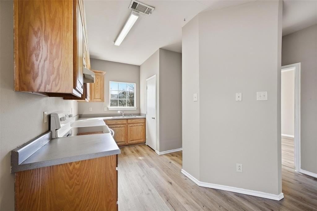 5961 Robinwood St - Photo 3 of 13