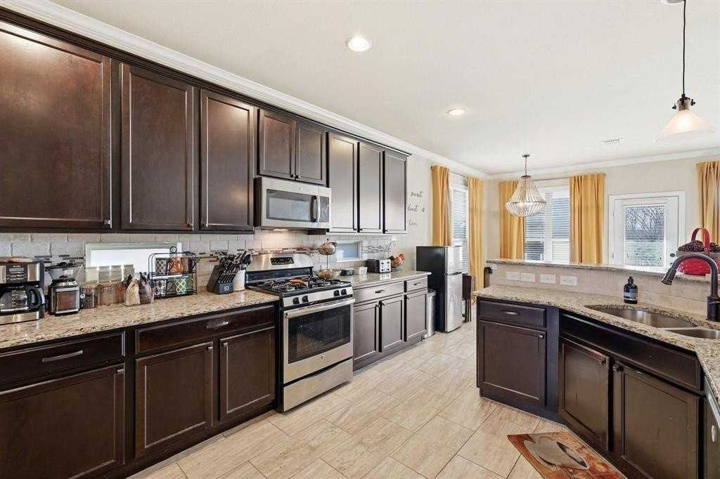 1529 Enchanted Sky Ln - Photo 6 of 36