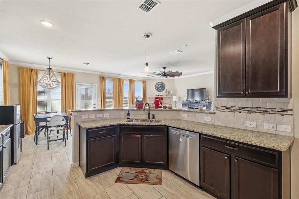 1529 Enchanted Sky Ln - Photo 7 of 36