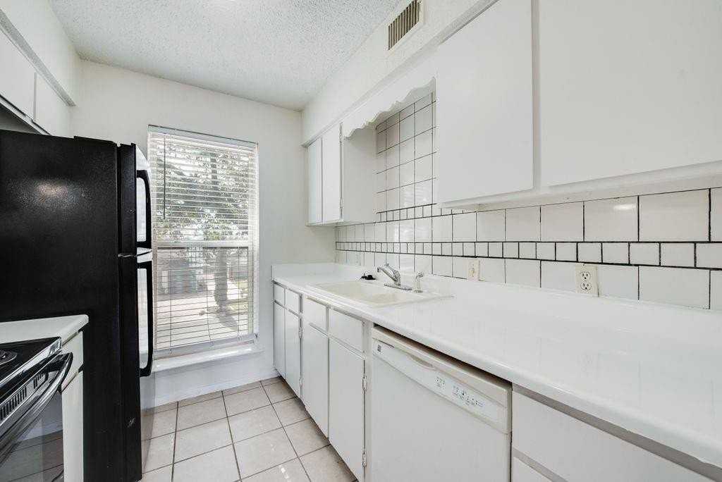3824 Cibolo Dr #122B - Photo 4 of 20