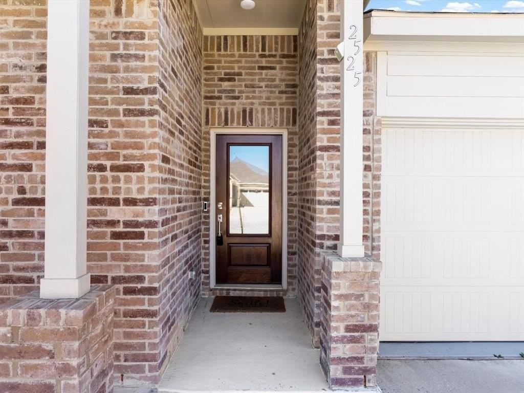 2525 Starwater Dr - Photo 3 of 25