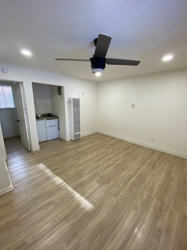 2748 Young Street - Photo 3 of 9