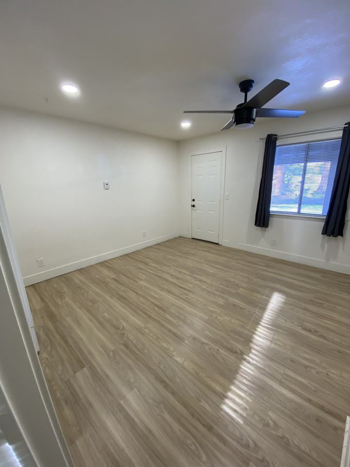 2748 Young Street - Photo 6 of 9