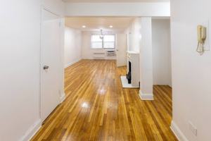 featured image of 13111 Kew Gardens Rd #4E