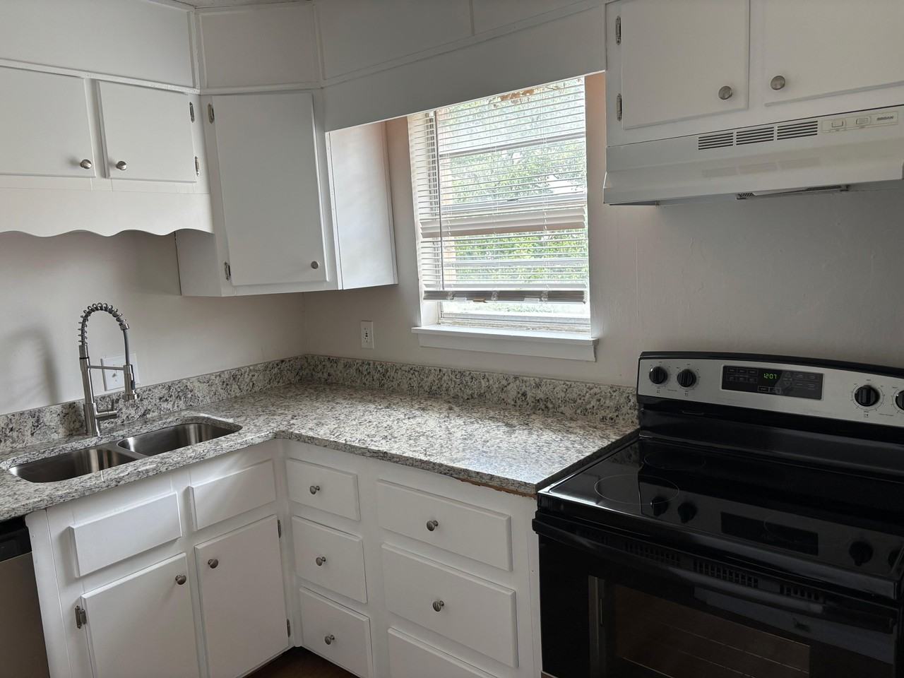 4701 Flat Shoals Road - Photo 3 of 15