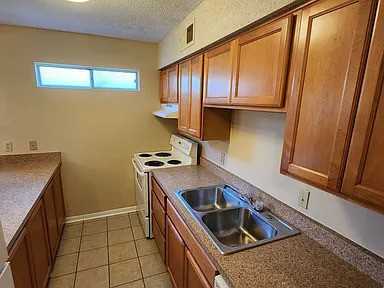 112 Glenn Street - Photo 3 of 17