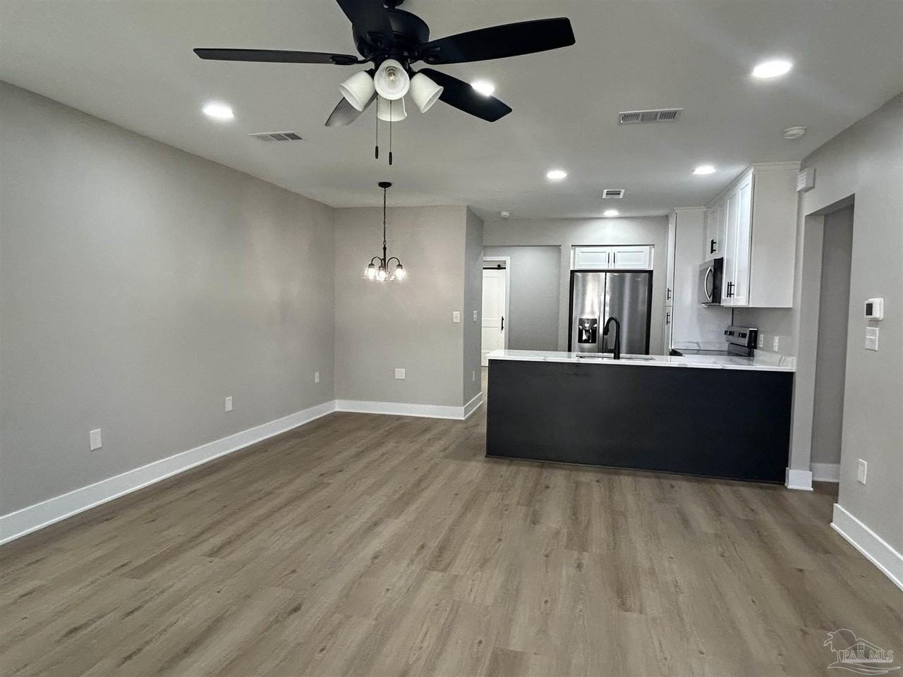 721 W Jordan St - Photo 4 of 16