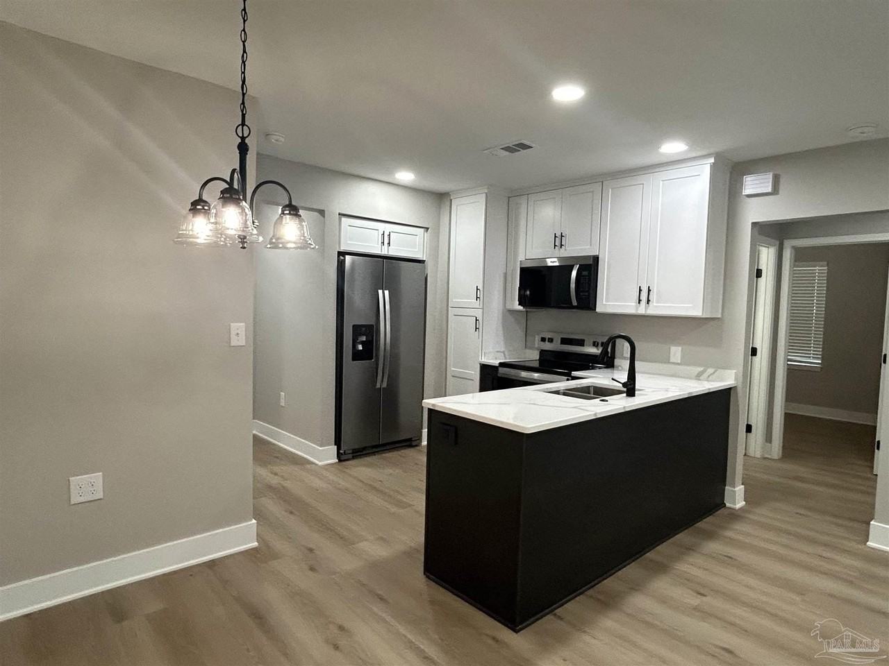 721 W Jordan St - Photo 5 of 16