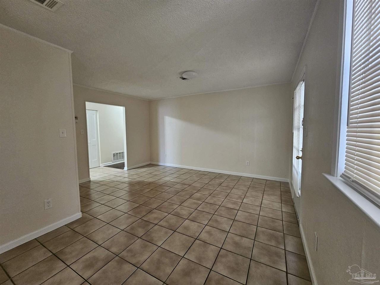 5604 Scotland Ter - Photo 4 of 7