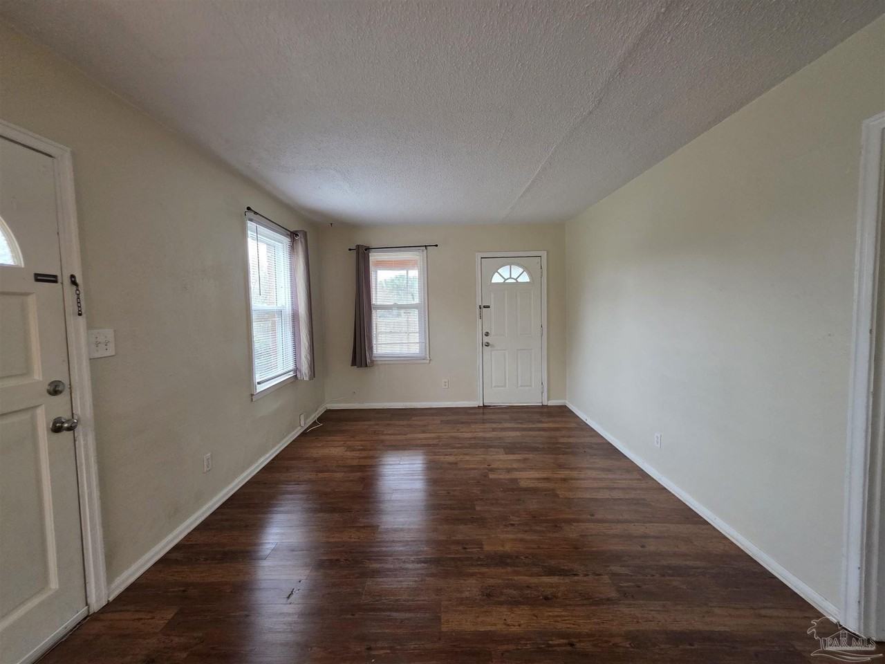 203 Se Syrcle Dr - Photo 2 of 21