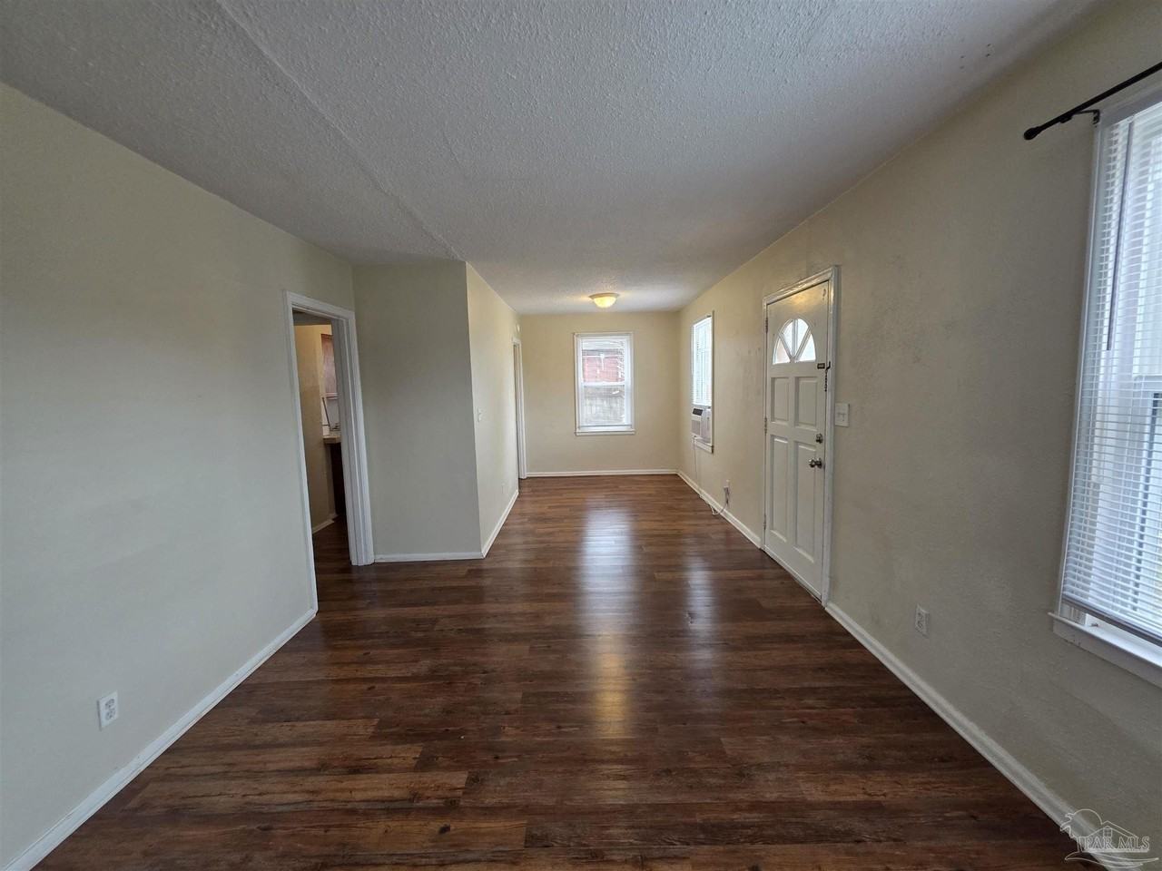 203 Se Syrcle Dr - Photo 3 of 21