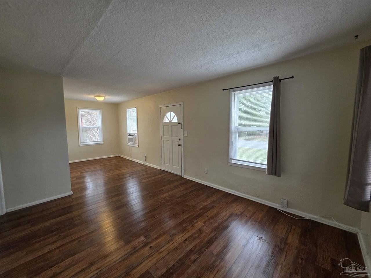 203 Se Syrcle Dr - Photo 4 of 21