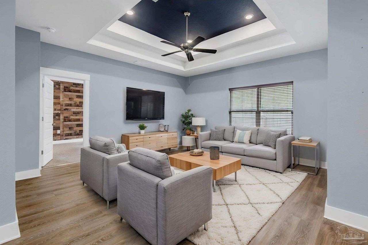 5761 Danbury Blvd - Photo 4 of 50