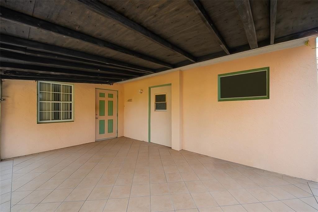 561 Ne 38th St - Photo 5 of 6