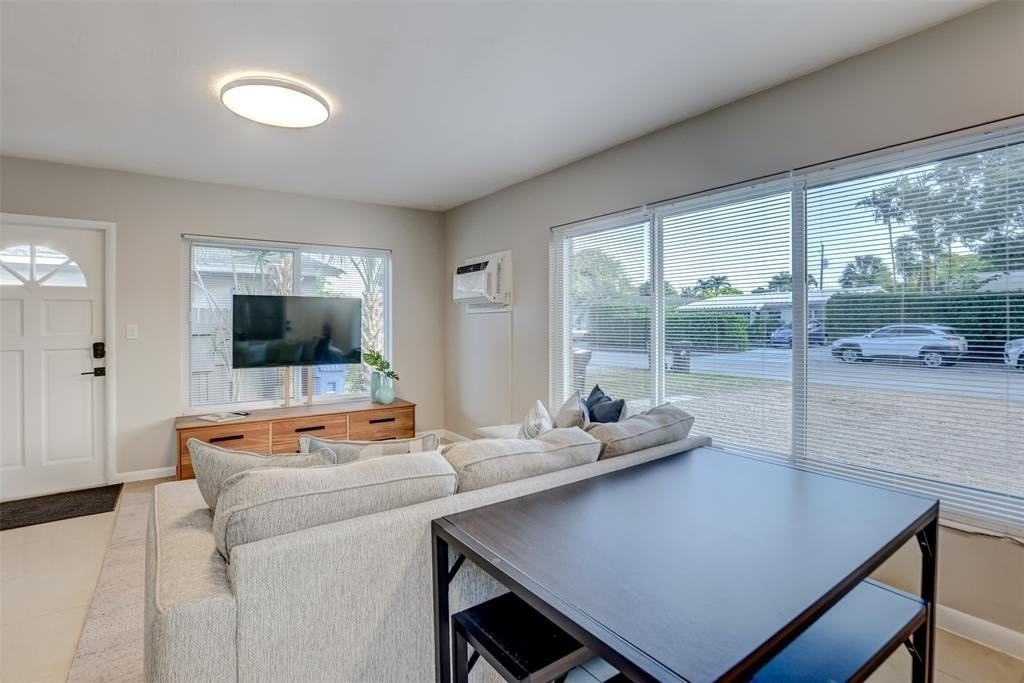 1005 Ne 17th Ct Unit A - Photo 3 of 26