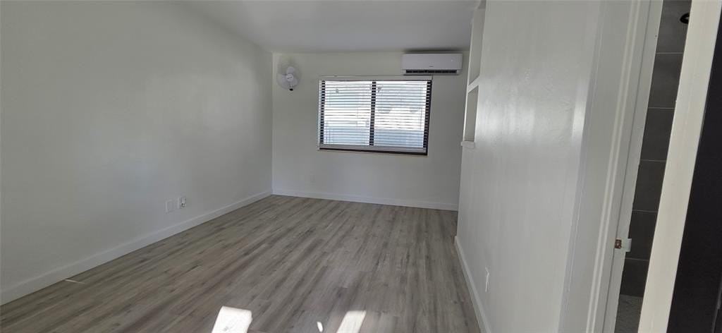 1830 Lincoln St #2 - Photo 5 of 9