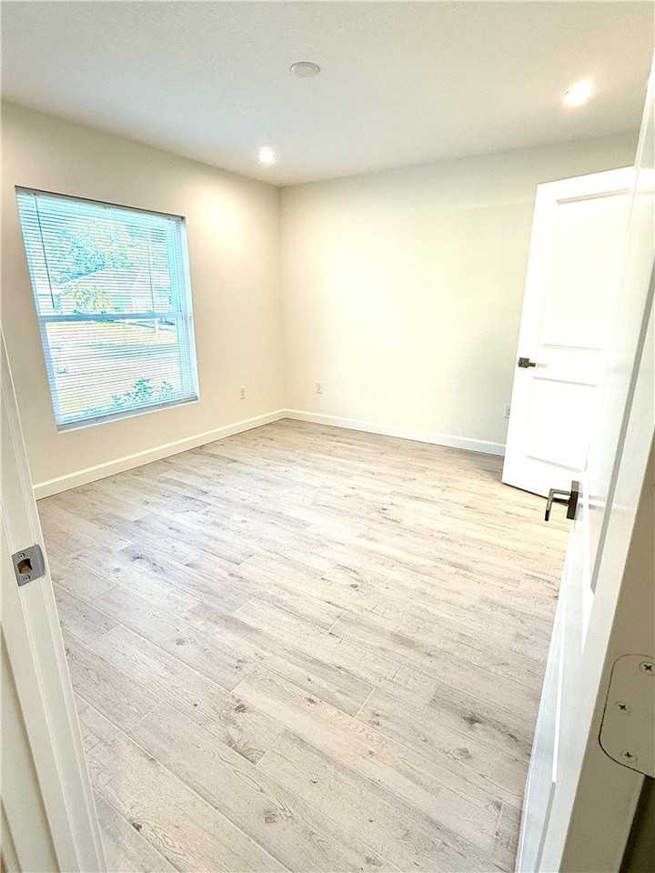 1635 22nd Ave Sw - Photo 2 of 21