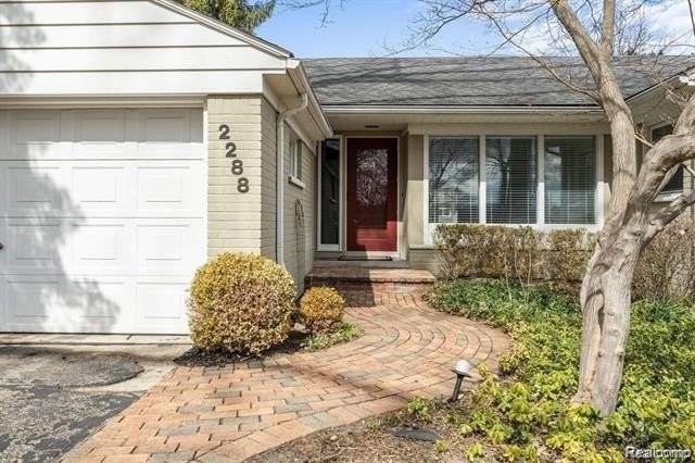 2288 Northlawn Blvd - Photo 3 of 24