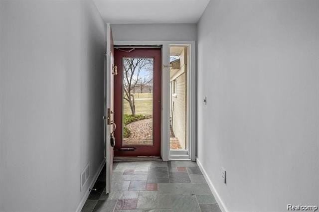 2288 Northlawn Blvd - Photo 4 of 24