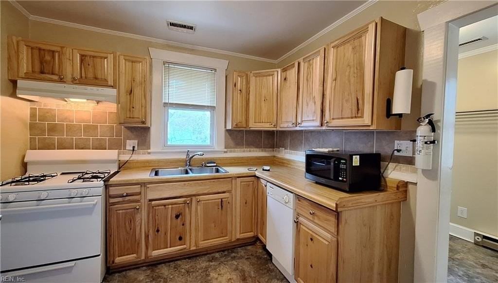 440 New York Ave #2 - Photo 4 of 27