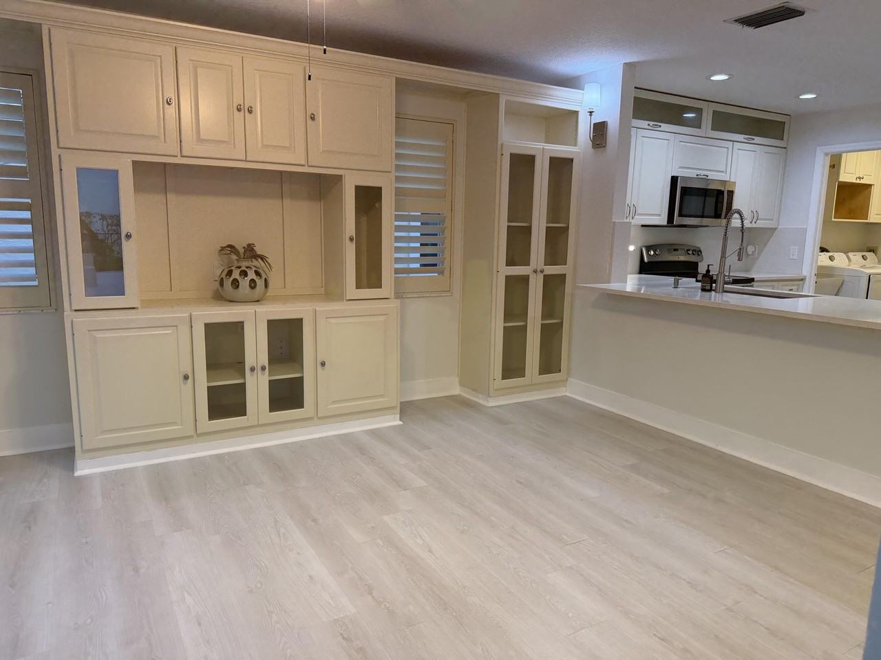 1343 Lake Breeze Dr - Photo 4 of 50