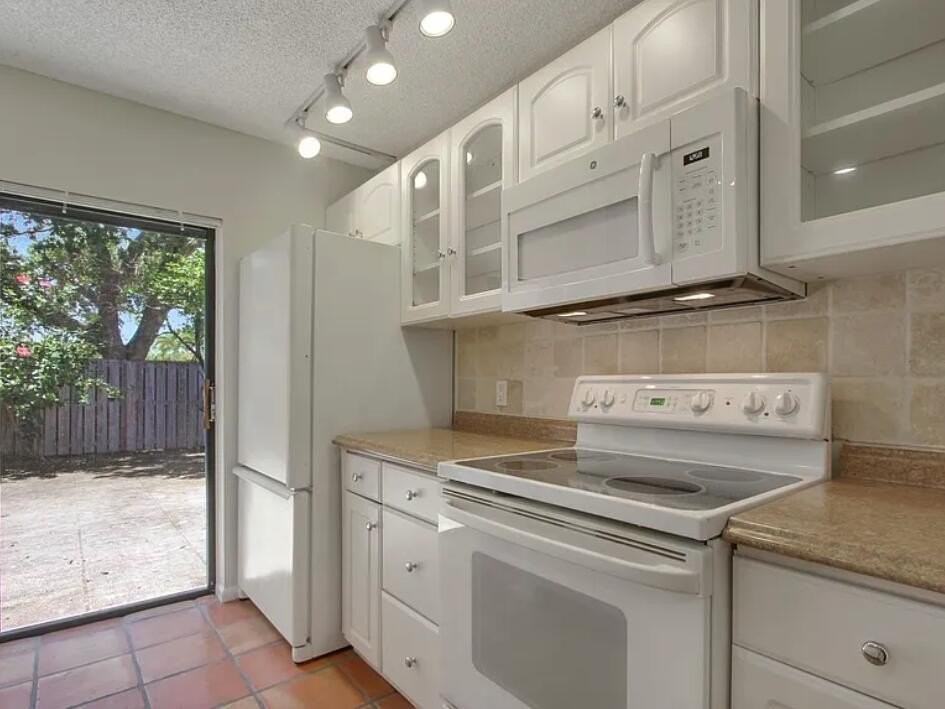 1403 14th Ct - Photo 7 of 25