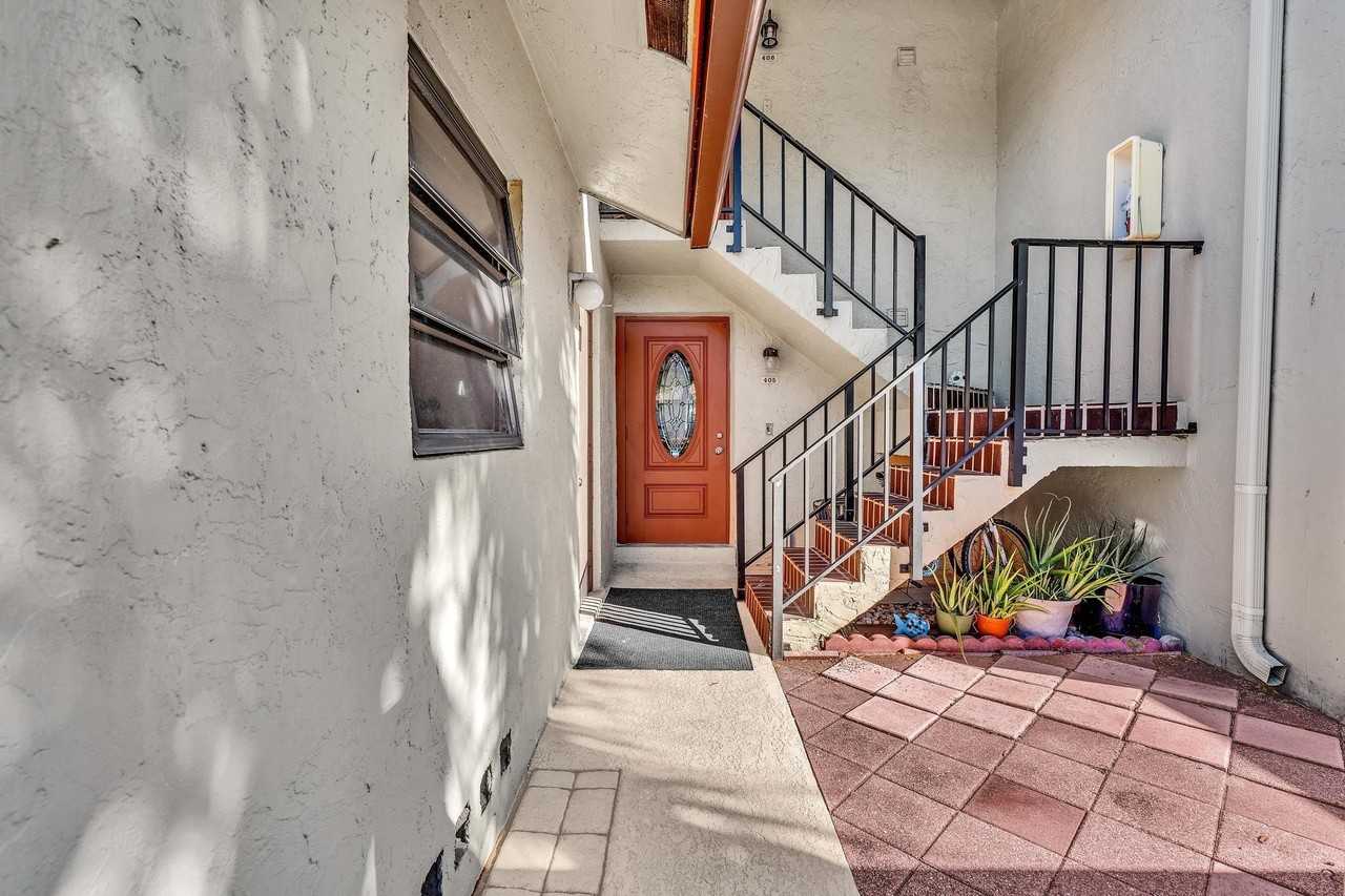 1779 Ne 40th Pl #405 - Photo 4 of 50