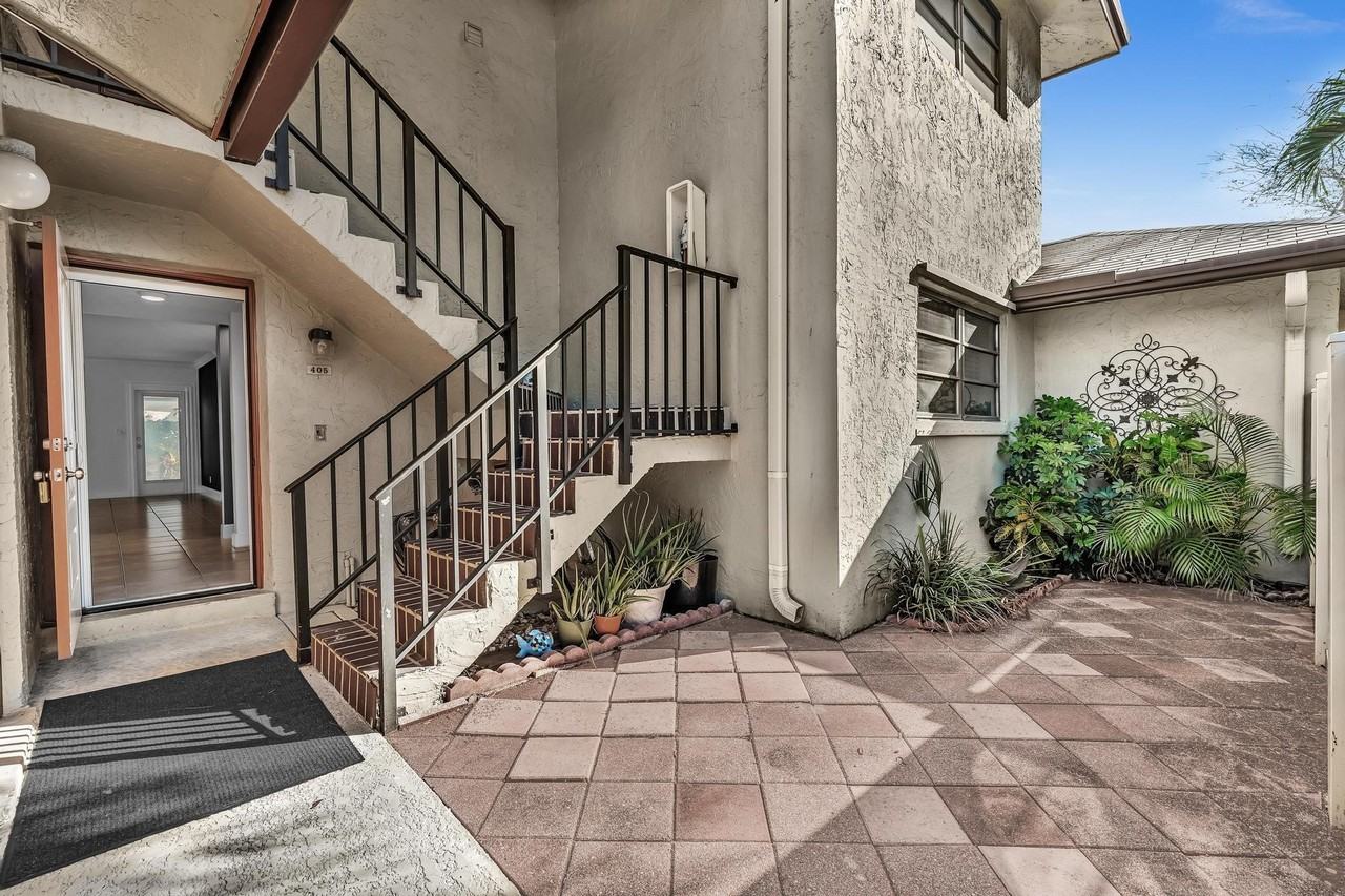 1779 Ne 40th Pl #405 - Photo 5 of 50