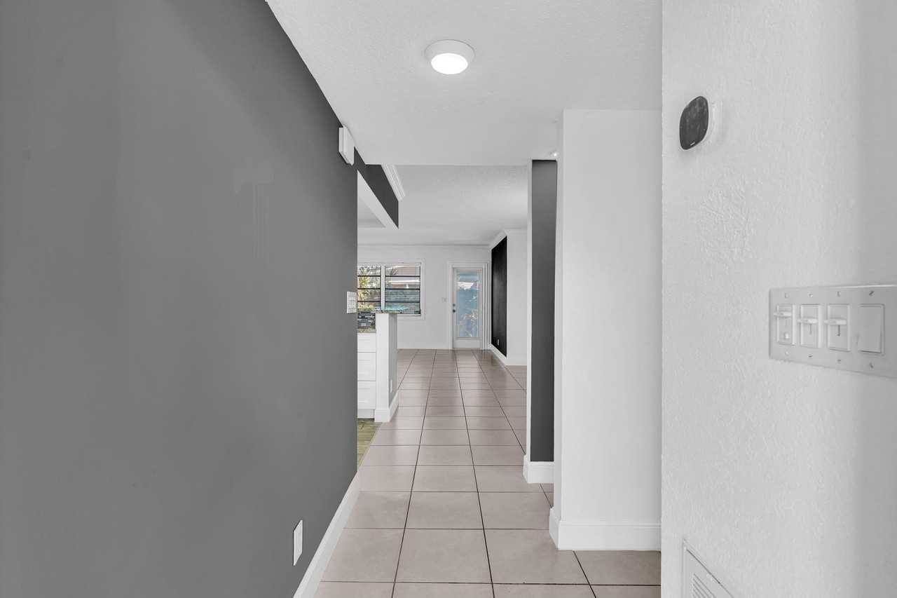 1779 Ne 40th Pl #405 - Photo 7 of 50