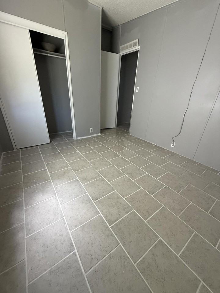 9301 Se 61st Dr - Photo 5 of 17