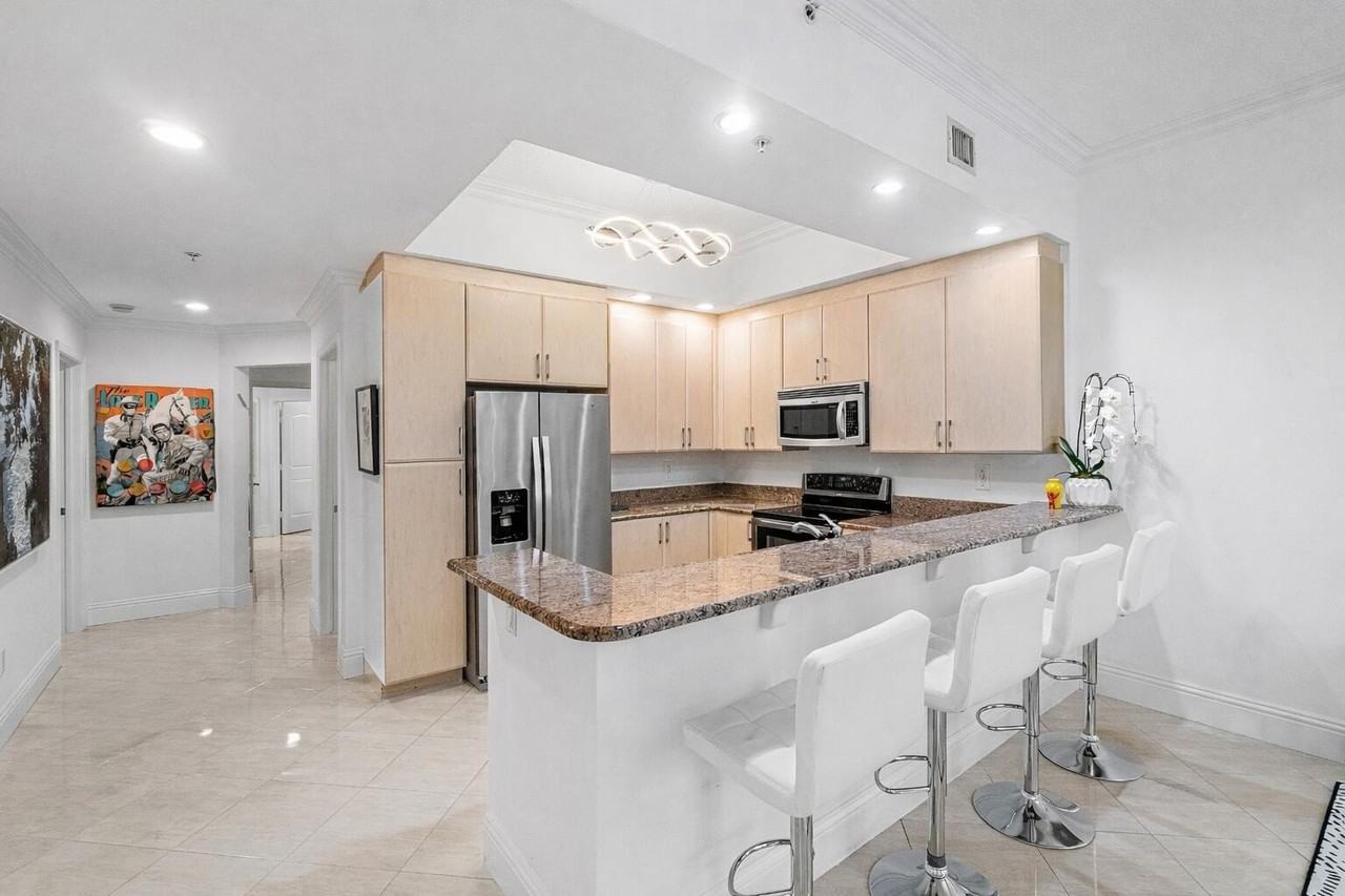 701 S Olive Ave #928 - Photo 4 of 50