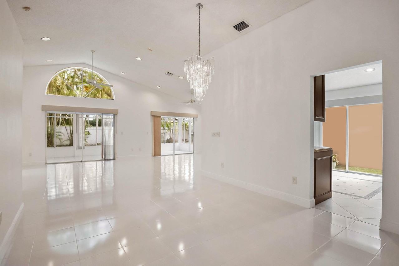 13596 Weyburne Dr - Photo 5 of 49