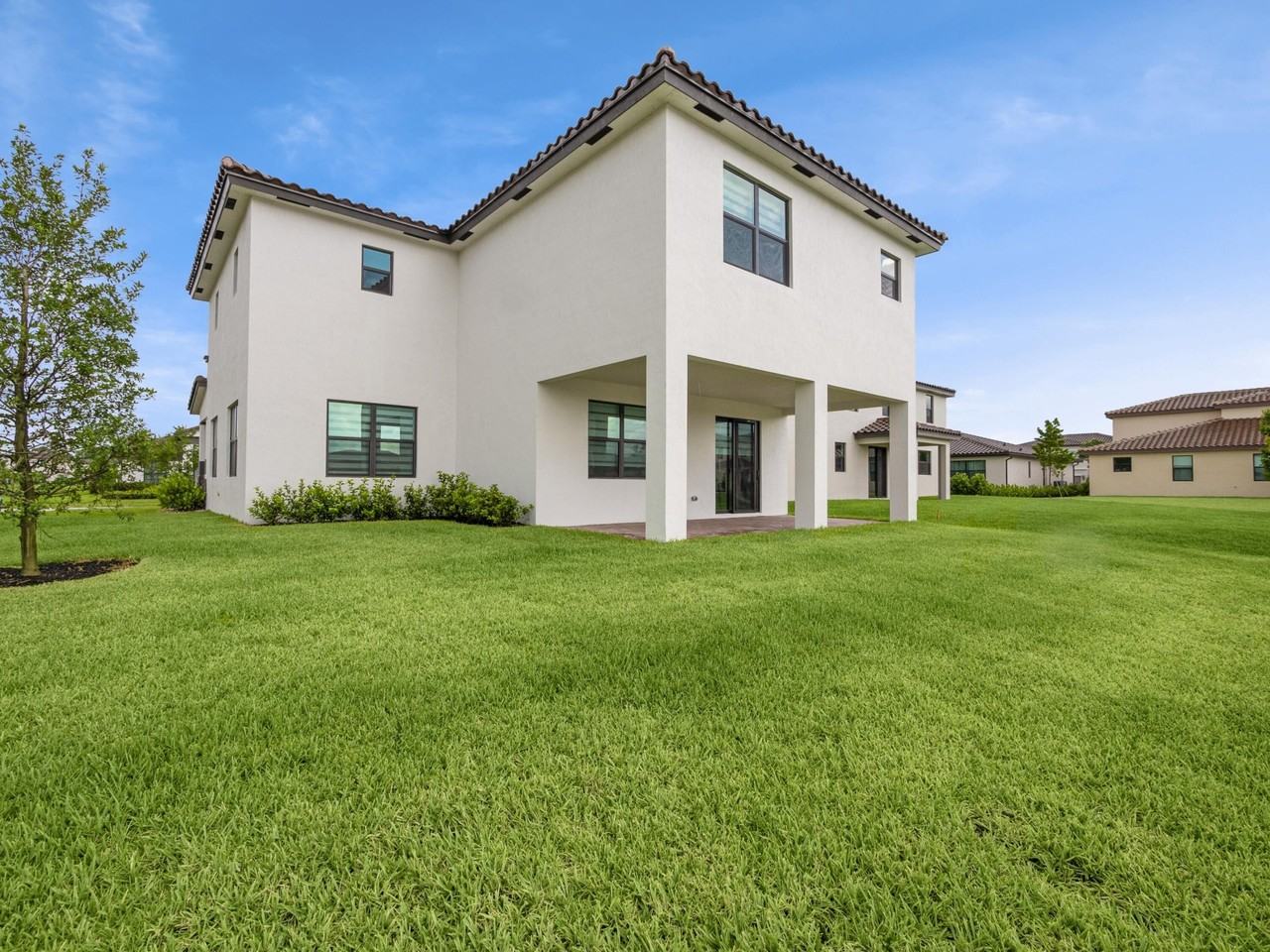 1325 Whitcombe Dr - Photo 3 of 41