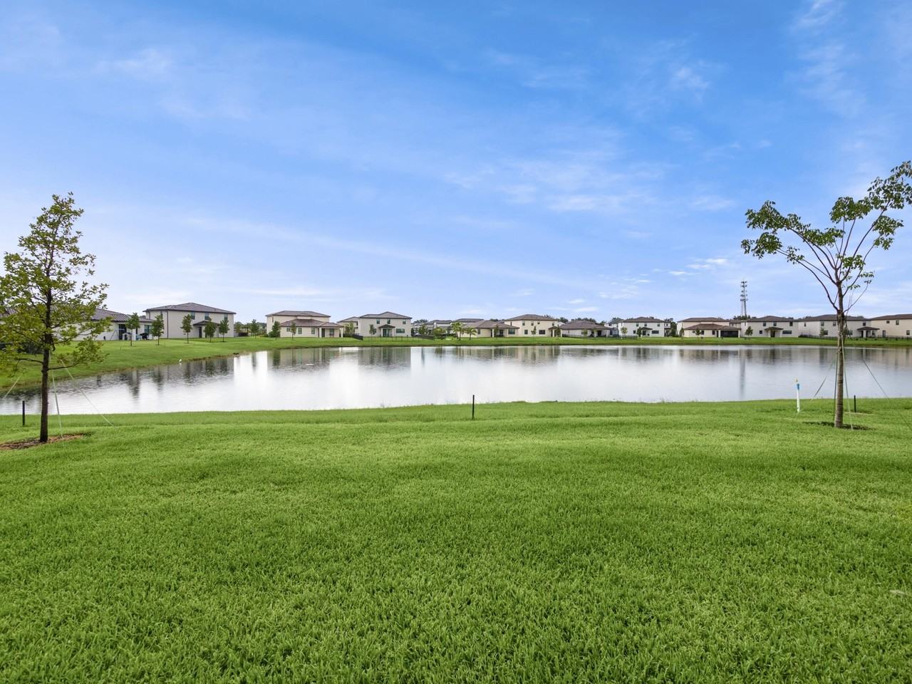 1325 Whitcombe Dr - Photo 4 of 41