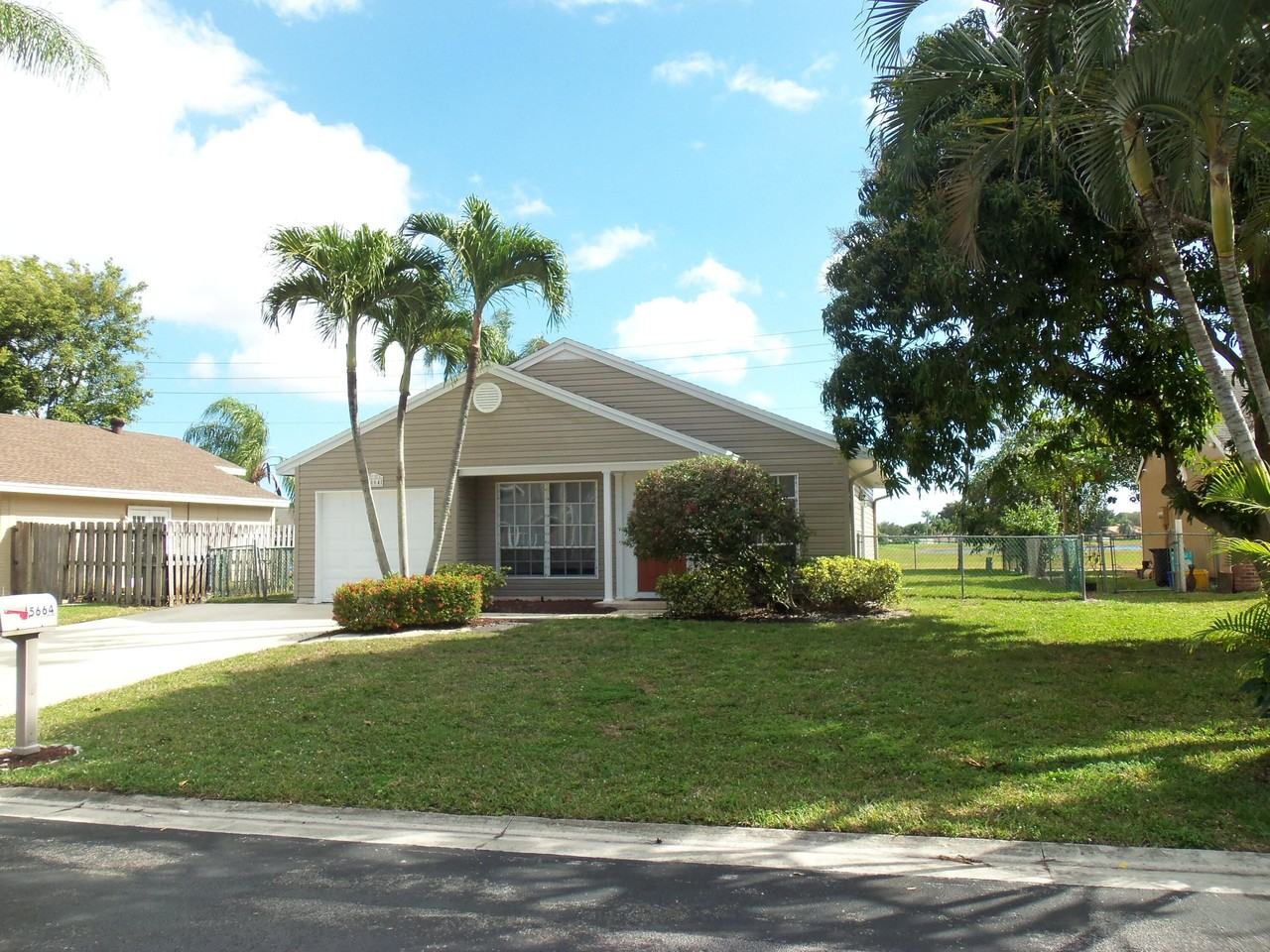 5664 Pebble Brook Ln - Photo 2 of 48