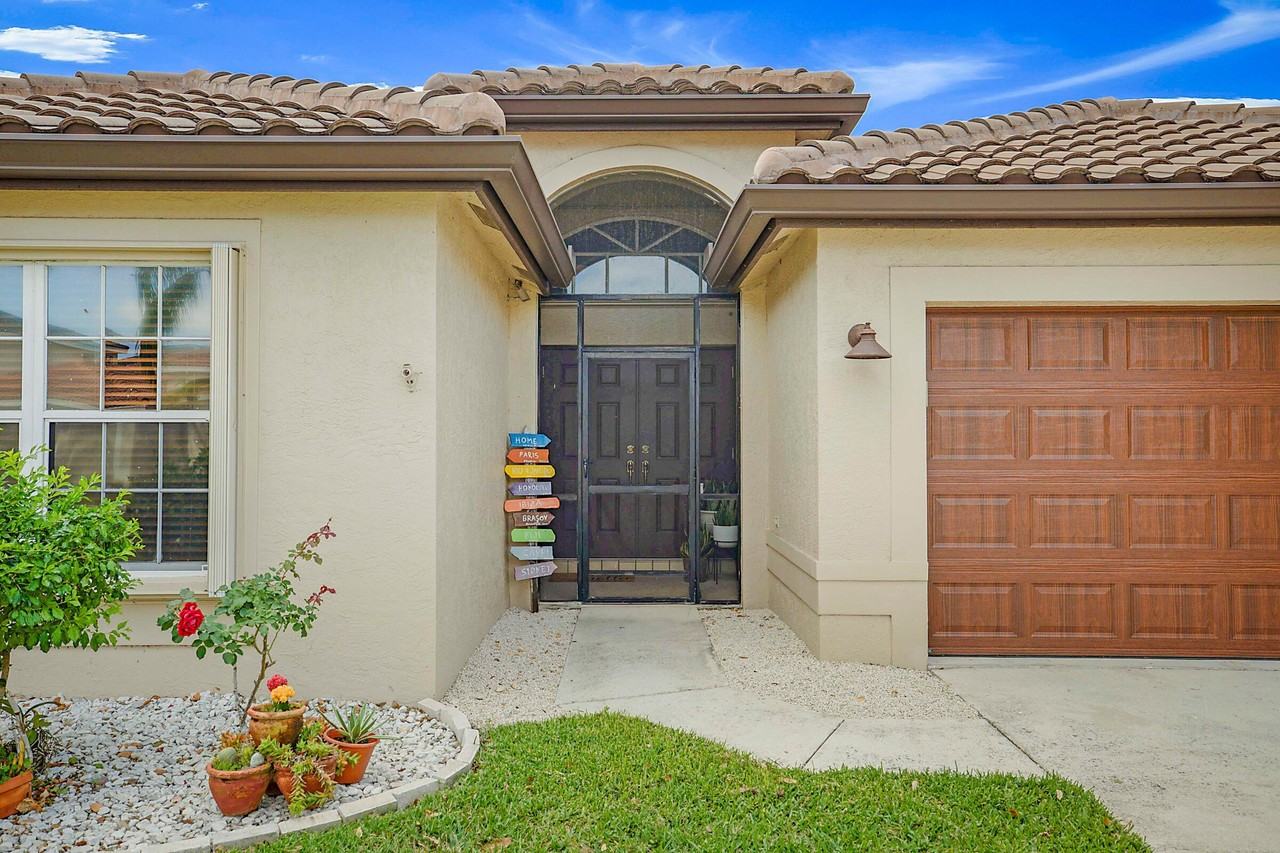 18965 Adagio Dr - Photo 2 of 37