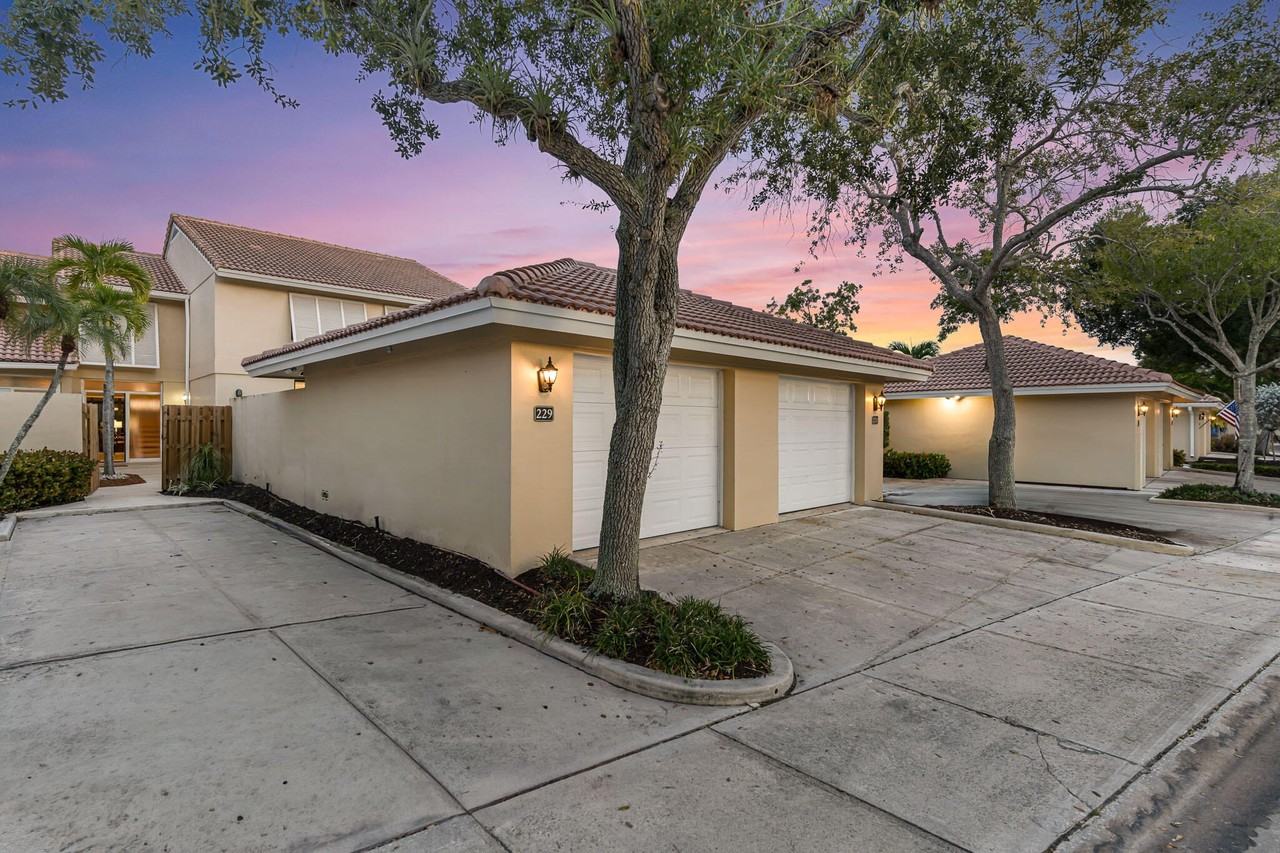 229 Old Meadow Way - Photo 2 of 48