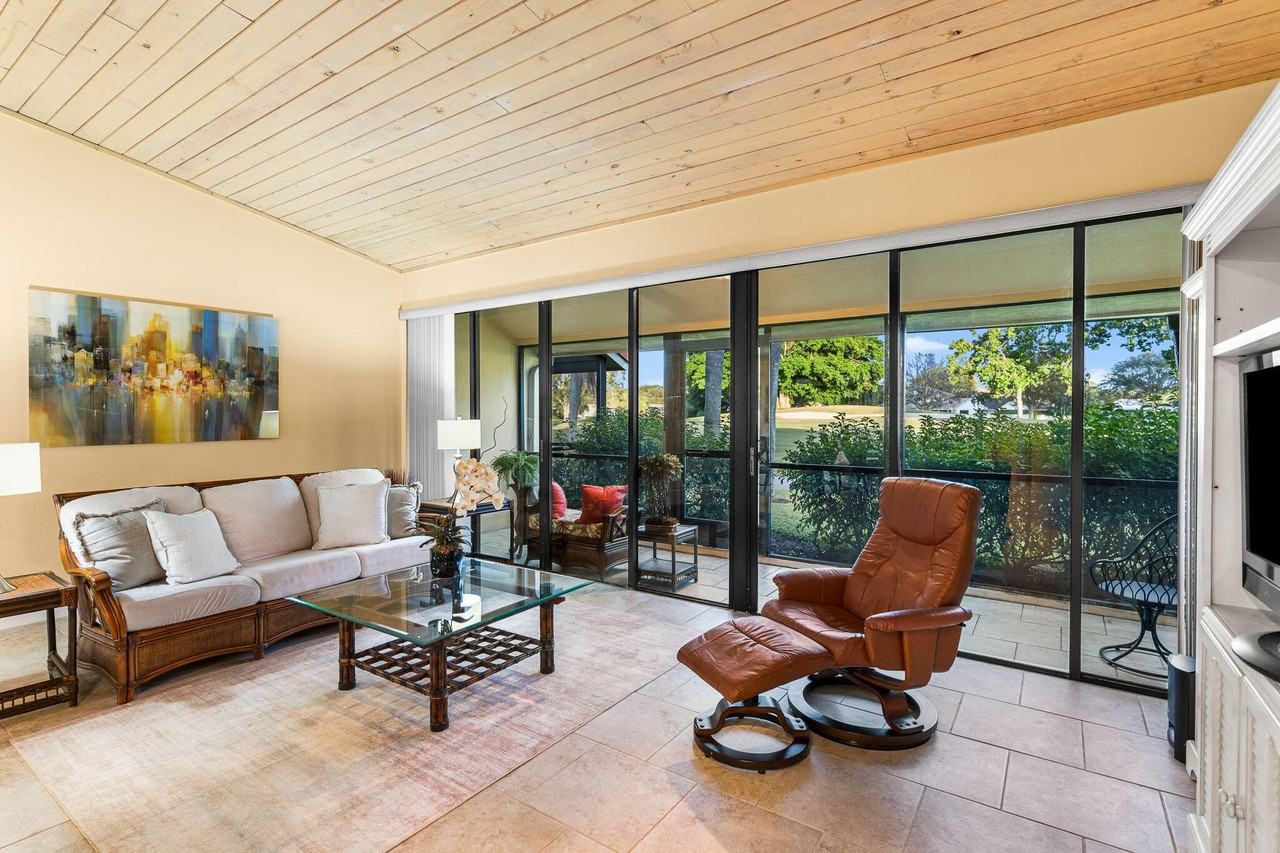 229 Old Meadow Way - Photo 6 of 48