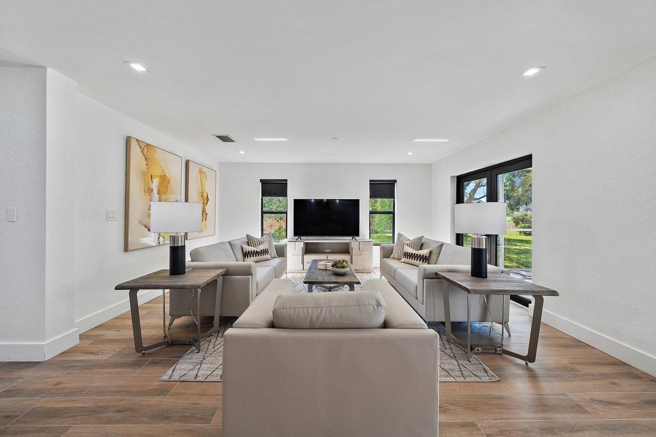 1878 Lynton Cir - Photo 4 of 45