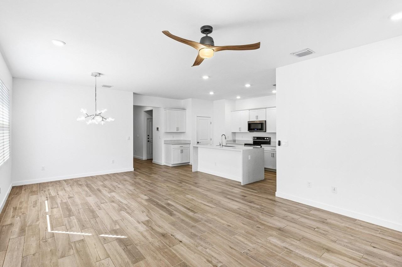 18446 Claybrook St - Photo 3 of 25